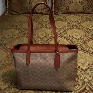 Coach Central Tote with Zip in Signature Canvas